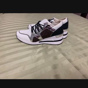 Michael Kors White, Brown & Black Logo Panel Sneakers
Size 8.5 M